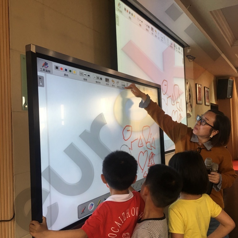 https://image.made-in-china.com/2f0j00EdetJfzShZpU/Multi-User-Writting-Touch-Screen-Interactive-Whiteboard-for-Business-Presentation.jpg